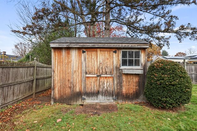 171 Pine Grove Dr, Pittsfield, MA 01201