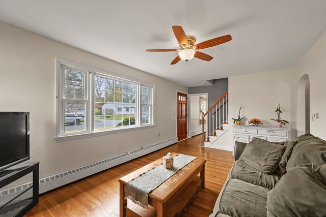 171 Pine Grove Dr, Pittsfield, MA 01201