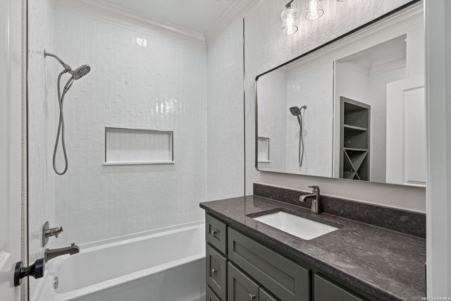 130 Spring Hill Dr, Boerne, TX 78006