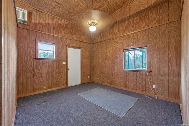 130 Spring Hill Dr, Boerne, TX 78006