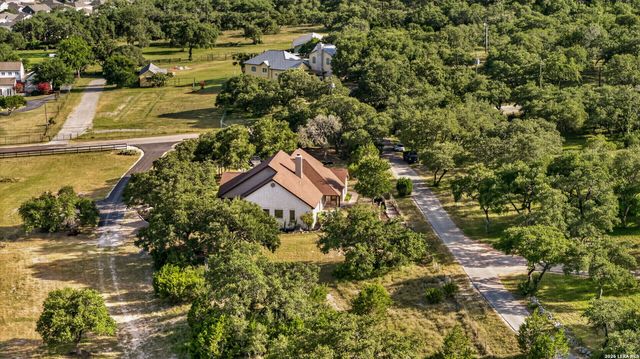 130 Spring Hill Dr, Boerne, TX 78006