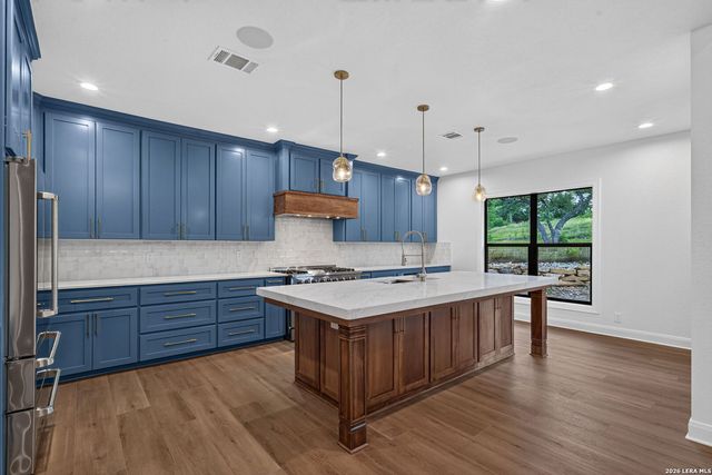 130 Spring Hill Dr, Boerne, TX 78006
