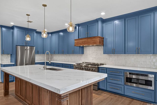 130 Spring Hill Dr, Boerne, TX 78006