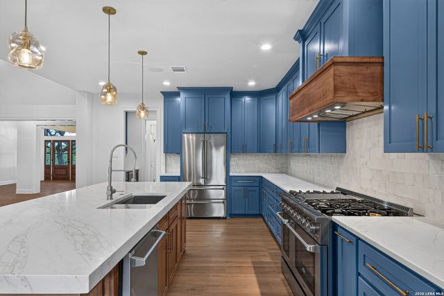 130 Spring Hill Dr, Boerne, TX 78006