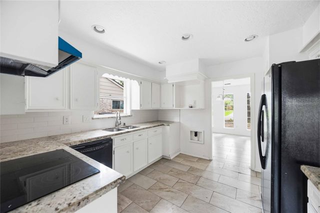 5931 Foresthaven Drive, Houston, TX 77066