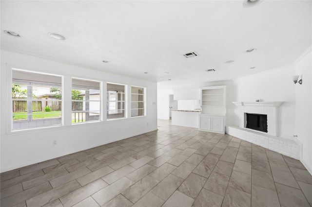 5931 Foresthaven Drive, Houston, TX 77066