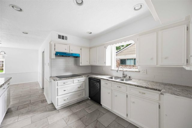 5931 Foresthaven Drive, Houston, TX 77066