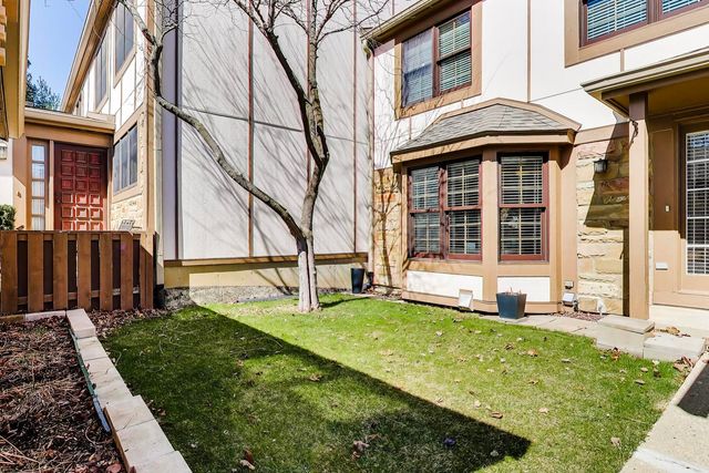 1037 Wheaton Oaks Drive, Wheaton, IL 60187