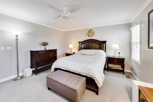 1037 Wheaton Oaks Drive, Wheaton, IL 60187