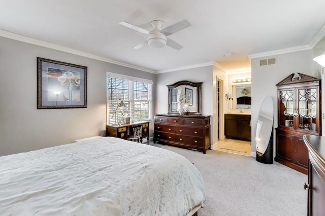 1037 Wheaton Oaks Drive, Wheaton, IL 60187