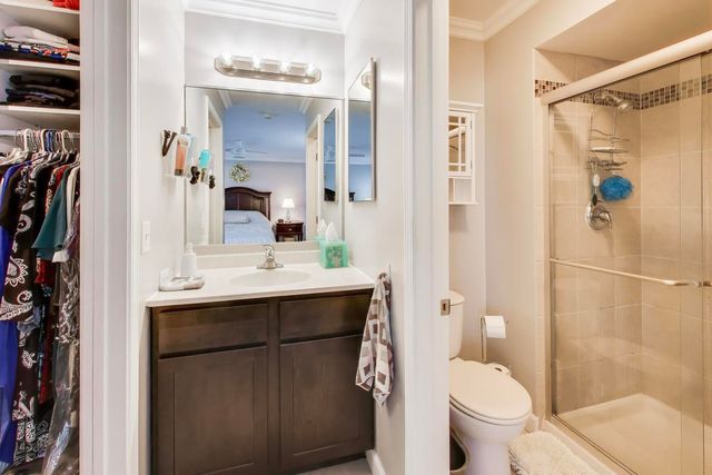 1037 Wheaton Oaks Drive, Wheaton, IL 60187