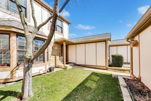 1037 Wheaton Oaks Drive, Wheaton, IL 60187