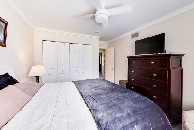 1037 Wheaton Oaks Drive, Wheaton, IL 60187