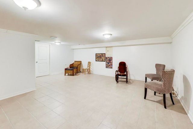 1037 Wheaton Oaks Drive, Wheaton, IL 60187