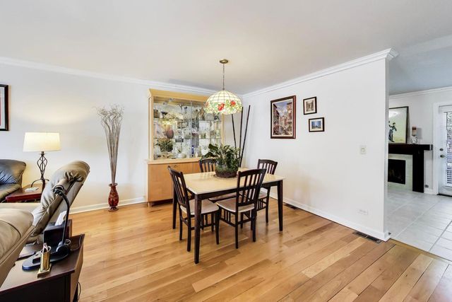 1037 Wheaton Oaks Drive, Wheaton, IL 60187