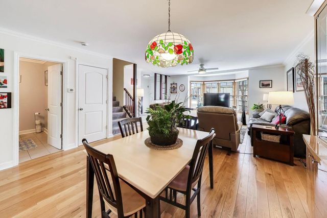 1037 Wheaton Oaks Drive, Wheaton, IL 60187