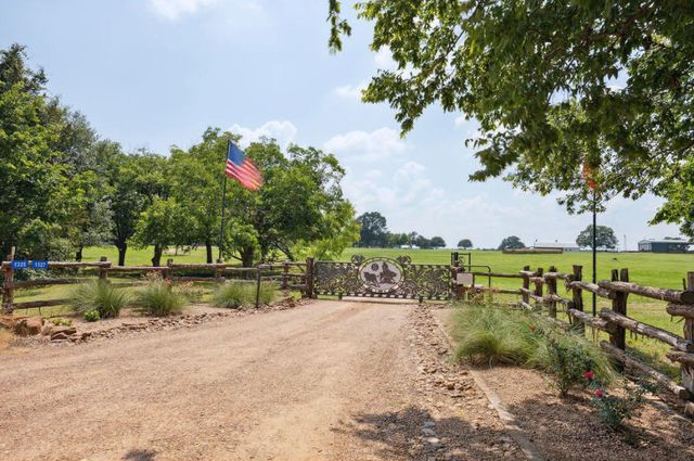 1325 Stalmach Road, New Ulm, TX 78950