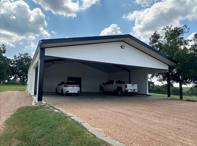 1325 Stalmach Road, New Ulm, TX 78950