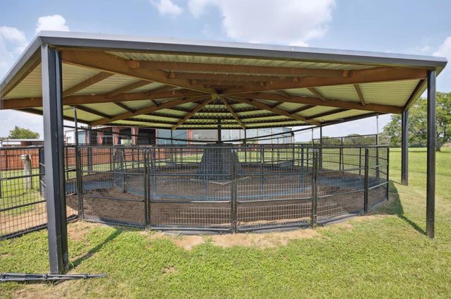 1325 Stalmach Road, New Ulm, TX 78950