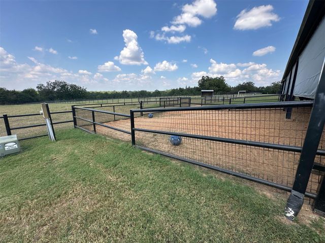 1325 Stalmach Road, New Ulm, TX 78950