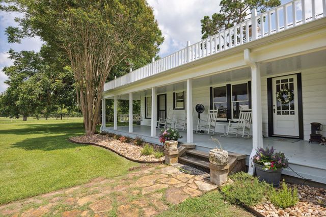 1325 Stalmach Road, New Ulm, TX 78950