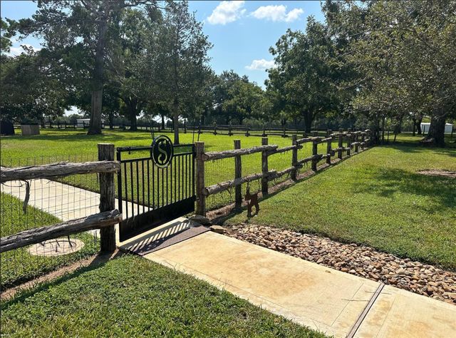 1325 Stalmach Road, New Ulm, TX 78950