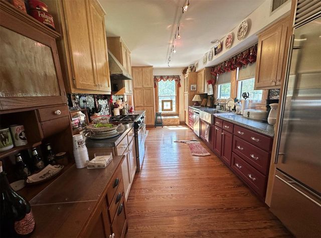 1325 Stalmach Road, New Ulm, TX 78950