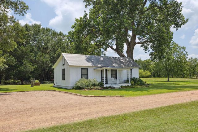1325 Stalmach Road, New Ulm, TX 78950