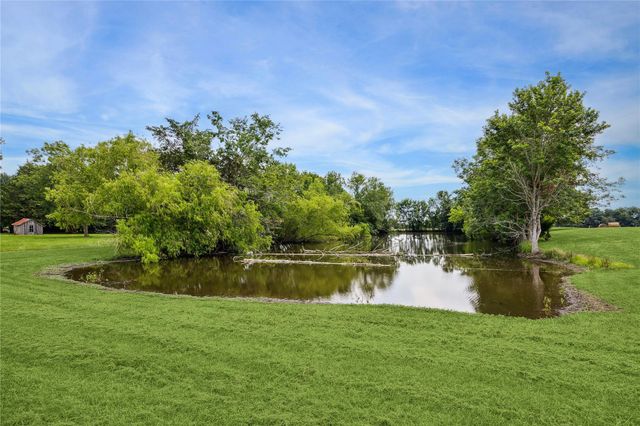 1325 Stalmach Road, New Ulm, TX 78950