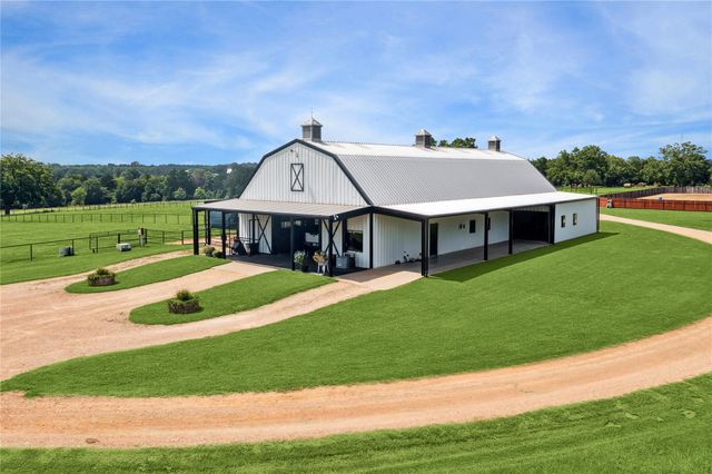 1325 Stalmach Road, New Ulm, TX 78950