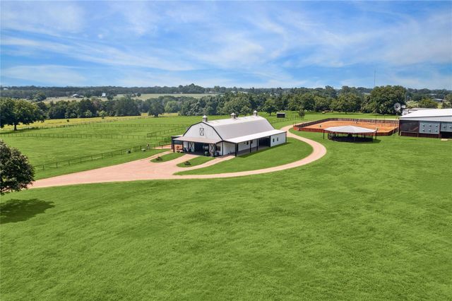1325 Stalmach Road, New Ulm, TX 78950