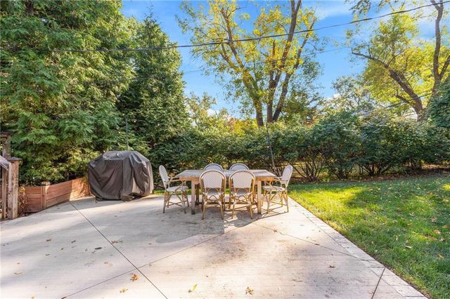2801 W 71st Street, Prairie Village, KS 66208