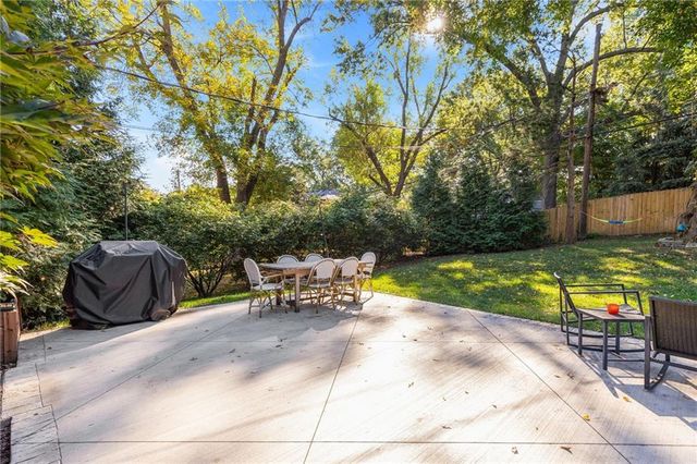 2801 W 71st Street, Prairie Village, KS 66208