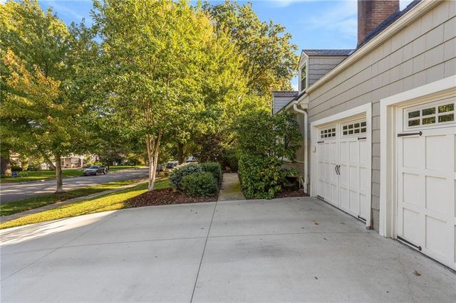 2801 W 71st Street, Prairie Village, KS 66208