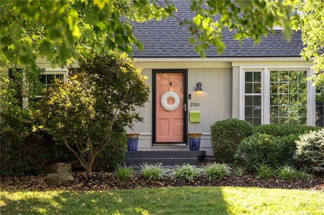 2801 W 71st Street, Prairie Village, KS 66208