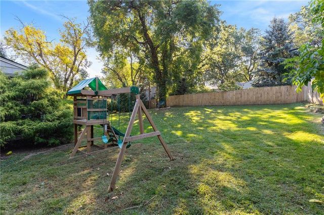 2801 W 71st Street, Prairie Village, KS 66208