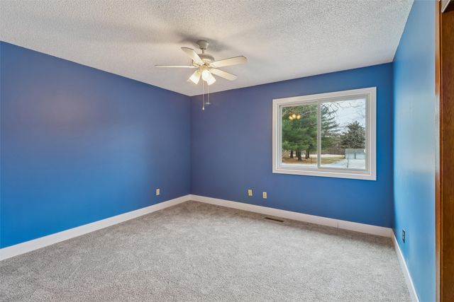 2220 E Rose Avenue, Des Moines, IA 50320