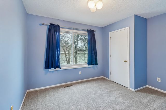 2220 E Rose Avenue, Des Moines, IA 50320