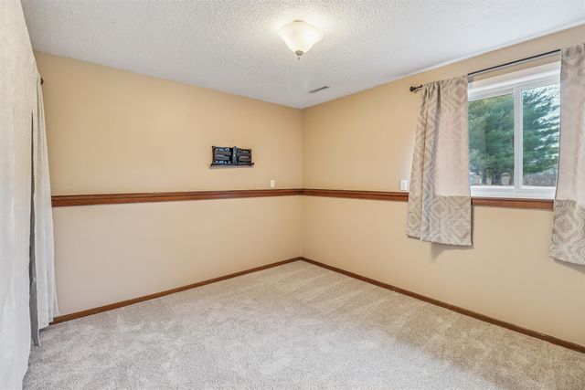 2220 E Rose Avenue, Des Moines, IA 50320