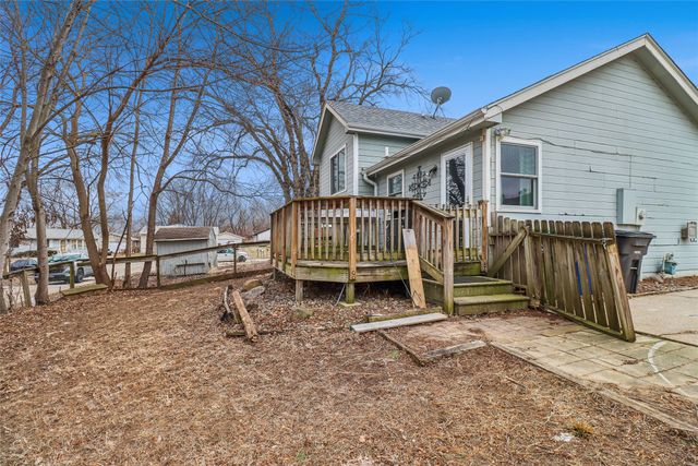 2220 E Rose Avenue, Des Moines, IA 50320