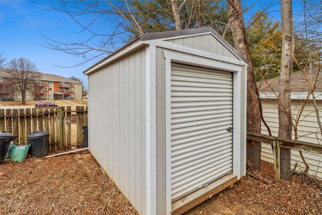 2220 E Rose Avenue, Des Moines, IA 50320