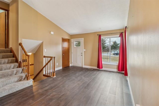 2220 E Rose Avenue, Des Moines, IA 50320