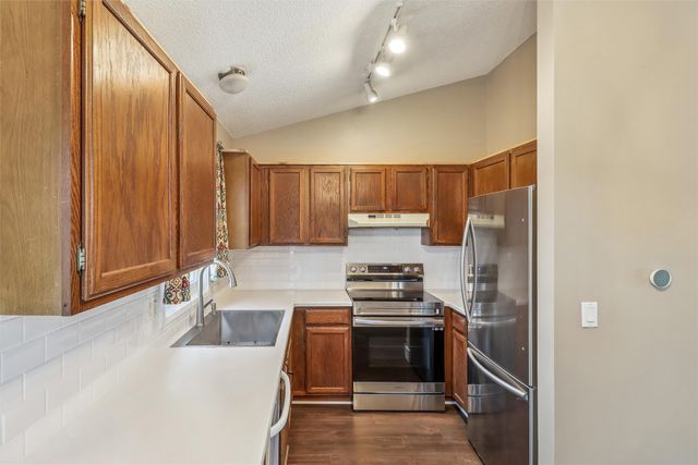 2220 E Rose Avenue, Des Moines, IA 50320