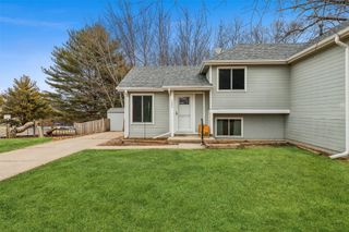2220 E Rose Avenue, Des Moines, IA 50320