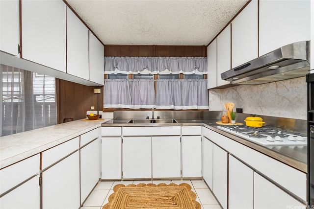 4758 Likini Street, Honolulu, HI 96818