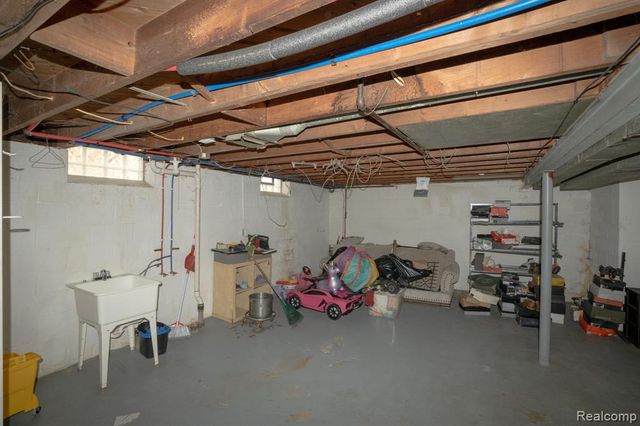16821 E 8 Mile Road, Eastpointe, MI 48021