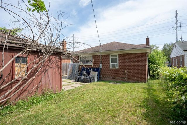 16821 E 8 Mile Road, Eastpointe, MI 48021