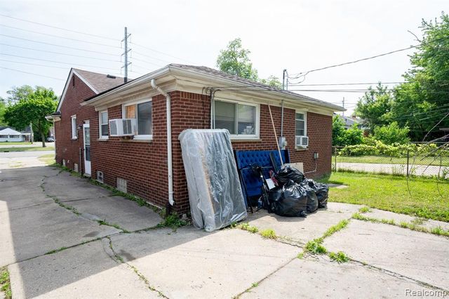 16821 E 8 Mile Road, Eastpointe, MI 48021