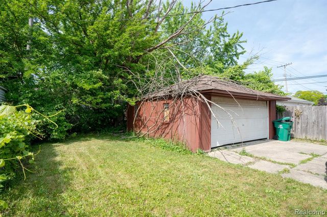 16821 E 8 Mile Road, Eastpointe, MI 48021