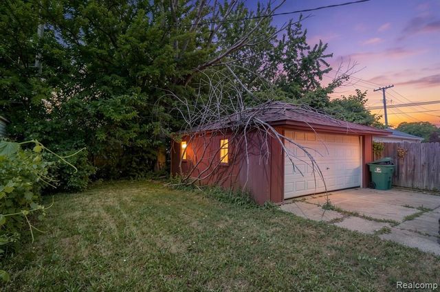 16821 E 8 Mile Road, Eastpointe, MI 48021